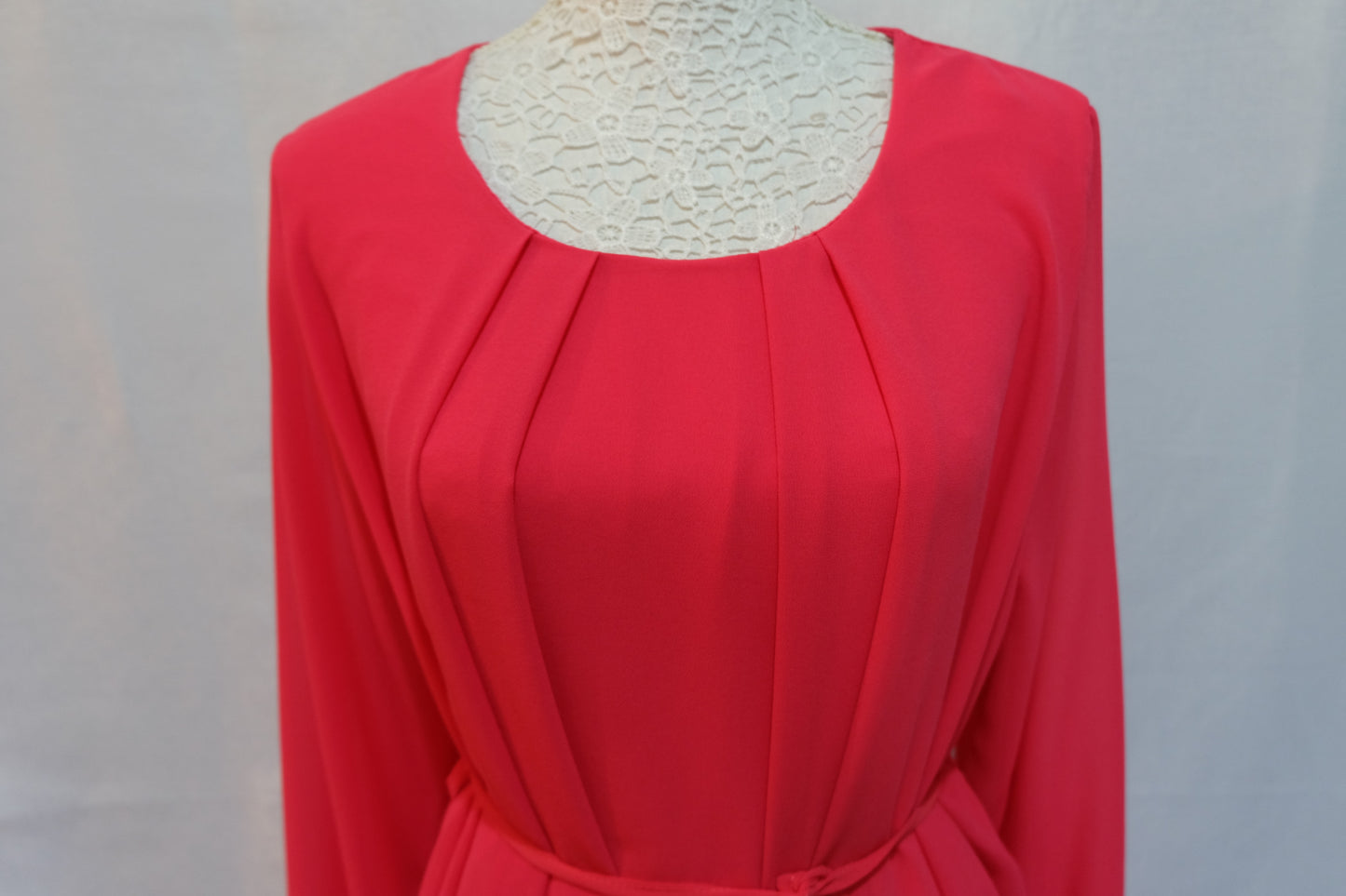 Vestido de mujer curvy fucsia