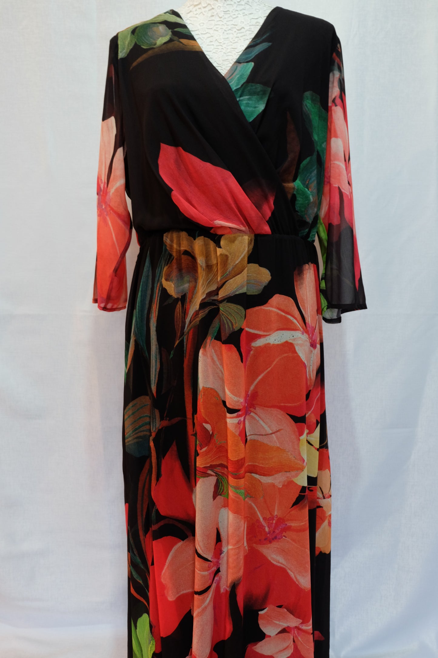 Vestido de mujer curvy negro flores naranja