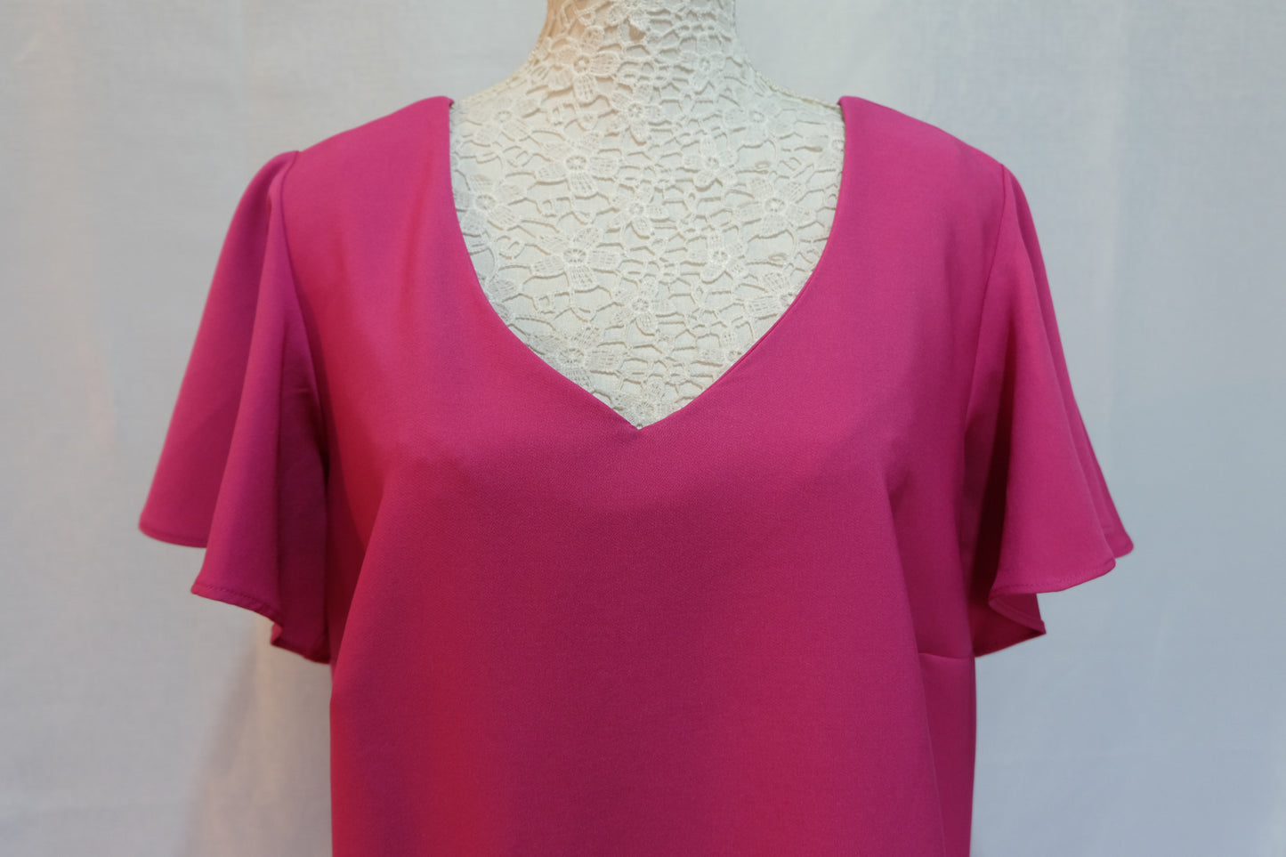 Vestido de mujer curvy fucsia